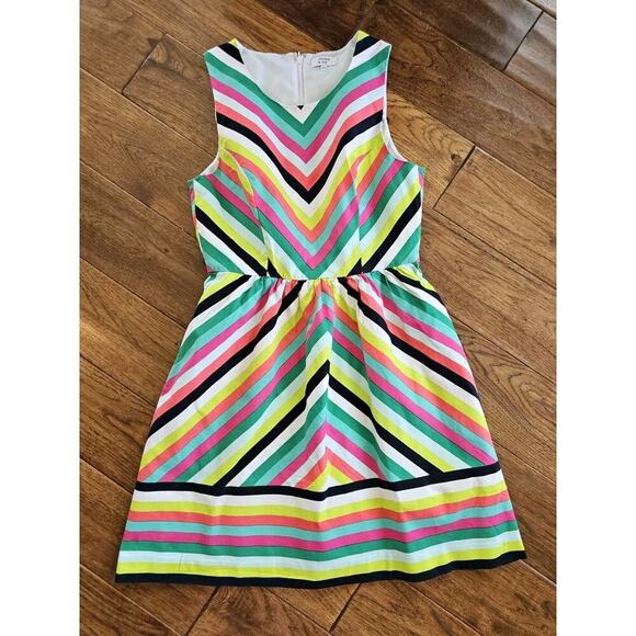 crown & ivy Dresses & Skirts - Crown & Ivy Women's Size 4 Sleeveless Pink Green Chevron Print Dress EUC Pockets